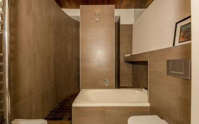 Beautiful Apartment w Deck Stunning Views Rhine Stone