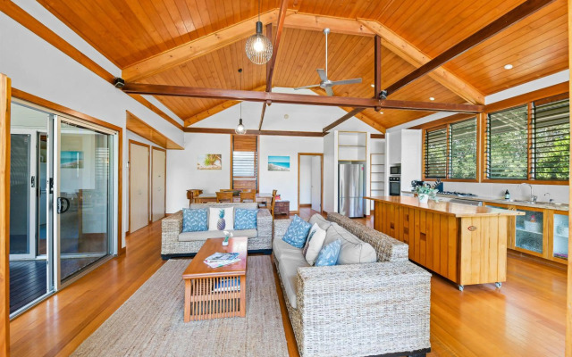 Serenity - Mudjimba - Pet Friendly Holiday Home