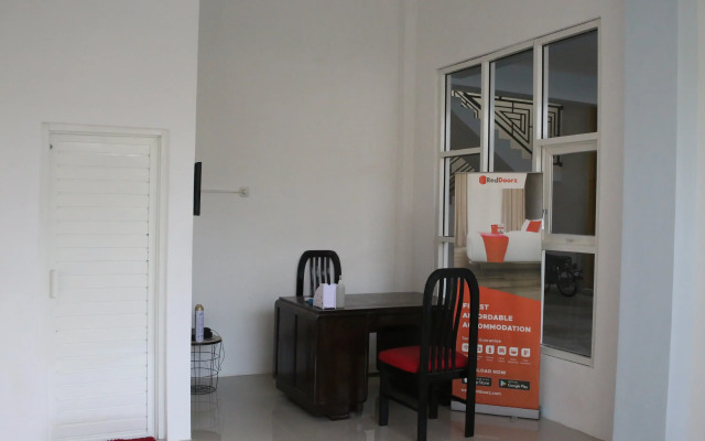 RedDoorz Syariah near Suncity Mall Madiun