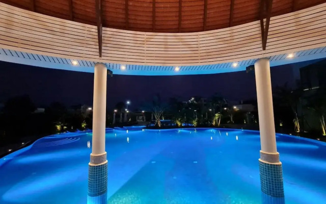 Castle Bayview Resort & Spa