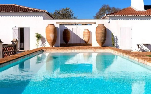 Cenoura-Brava Villas & Suites.