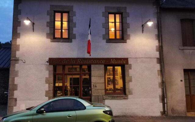 St Sebastien 3 Rooms above a restaurant