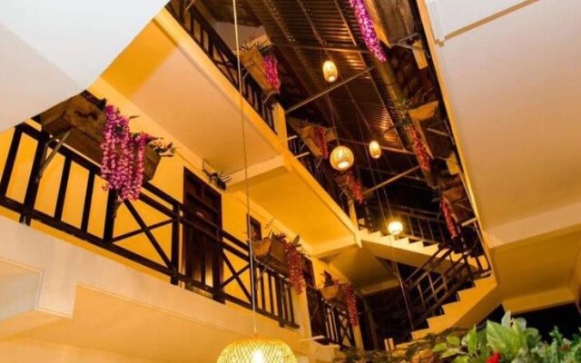 Truc Lam Hotel