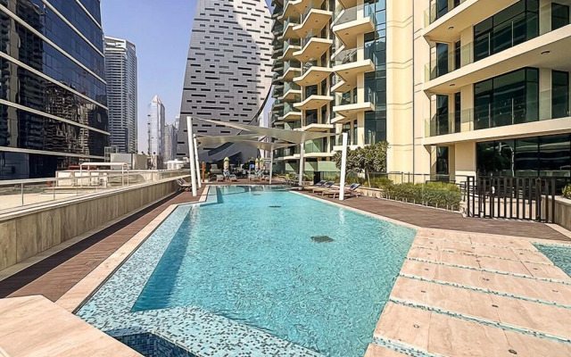 1BR Apt Residence Along Business Bay Canal