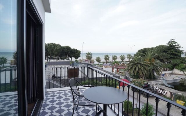 Be Side Hotel