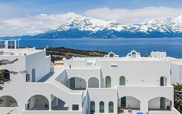 Fuxian Lake Wuluojia · Light Luxury Resort Hotel (Fuxian Lake Scenic Area Wetland Park Branch)