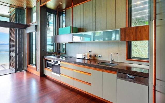Yacht Club Villa