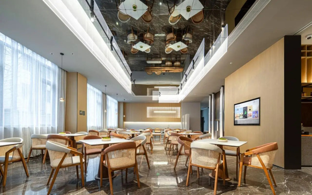 Home Inn Plus Shanghai Wujiaochang