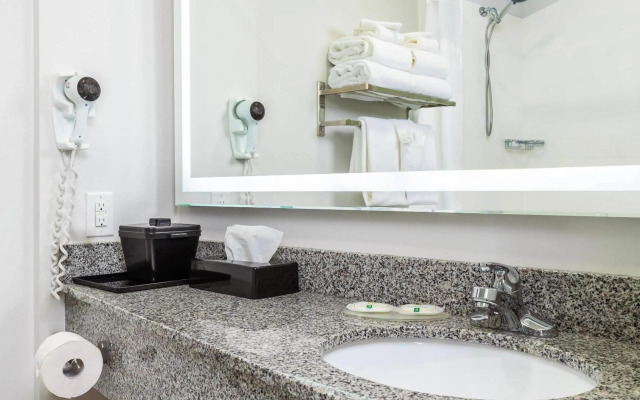 Quality Inn and Suites Winnipeg