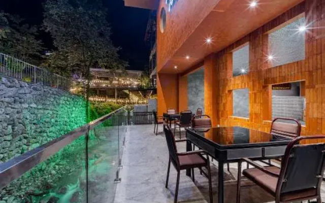 Qingcheng Mountain Tingfeng Orange Yard Hot Spring Hotel