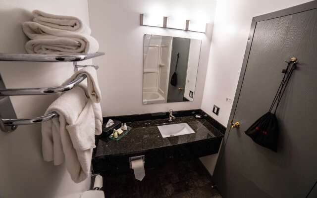 Prestige Hudson Bay Lodge & Conference Centre, WorldHotels Crafted Collection