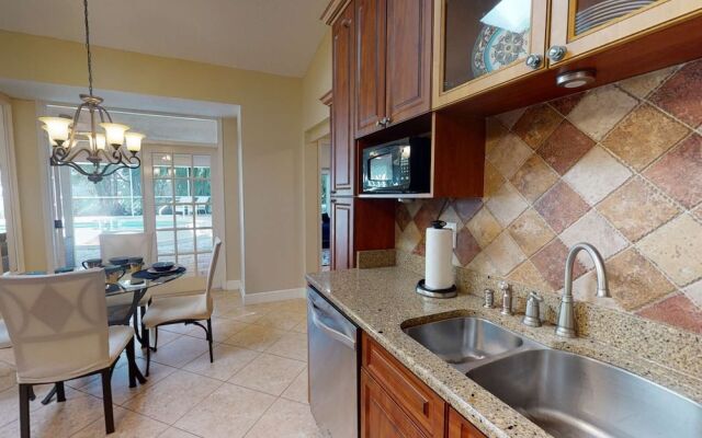 Sarasota Bay Pool Home