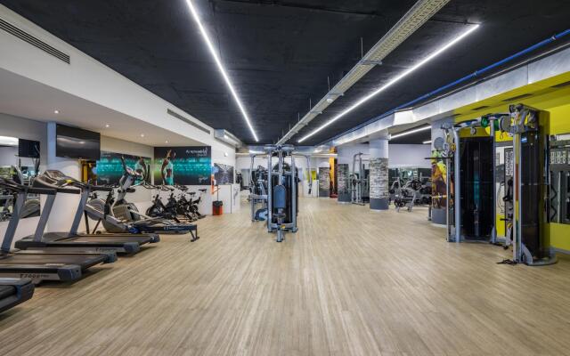 The Views Monumental