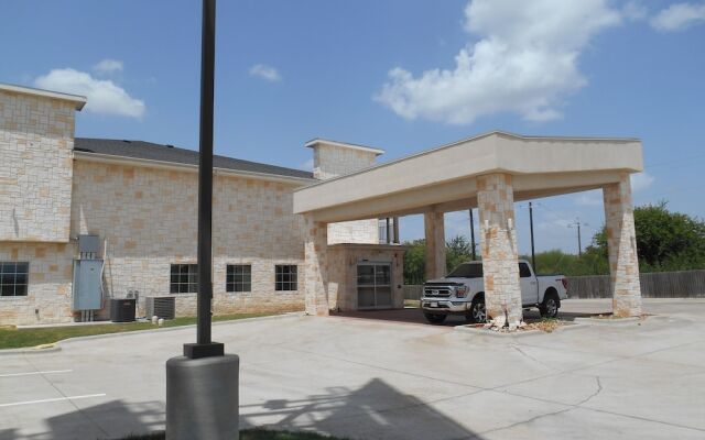 Westwood Inn Extended Stay by OYO Gonzales TX