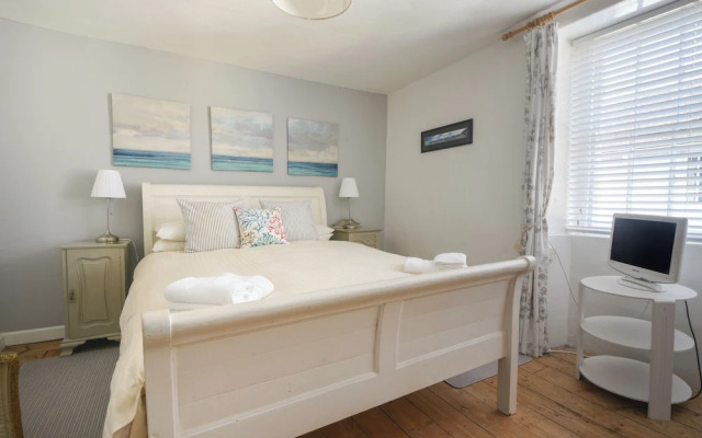 1 Dolphin Cottages