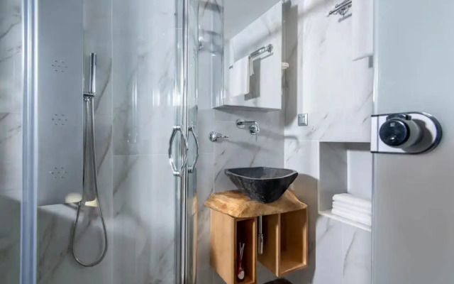 Elena Junior Deluxe Suite by Estia