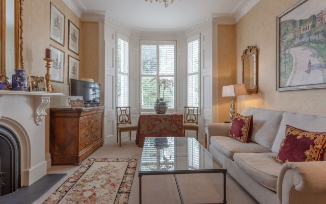 Elegant Apartment in Central Kensington