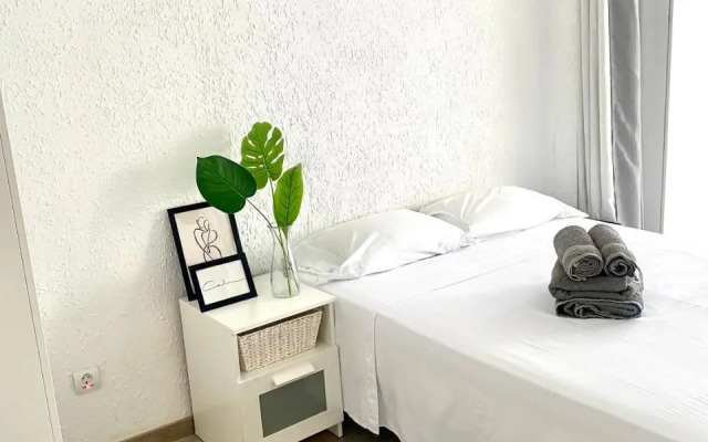 Apartamento con piscina y garaje, Playa a 10 min