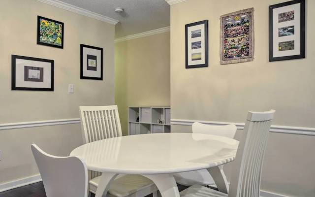 Tree-lined Durham Townhome: Close to Parks!