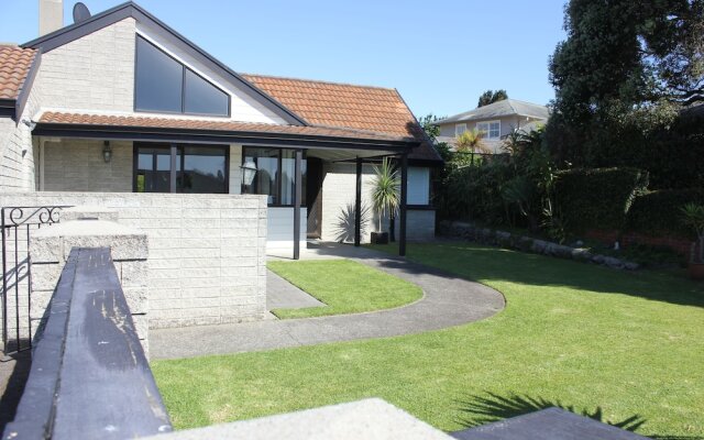 Toodle's A poolside retreat just 10ks from the Mount
