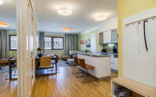 Luxury Center APT Garage Parking by Michal&Friends