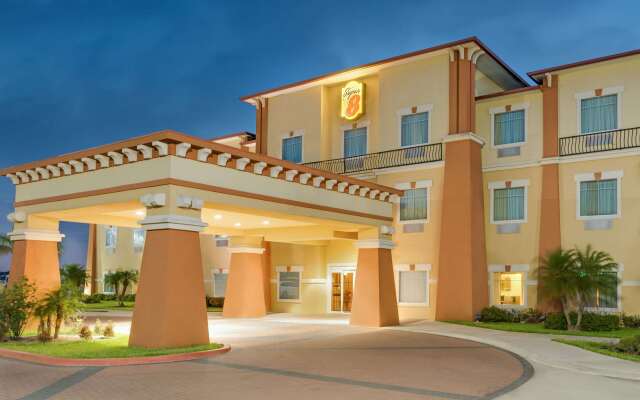 Super 8 by Wyndham Hidalgo/McAllen Area