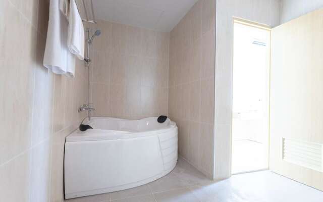 O2 Hotel Lopburi