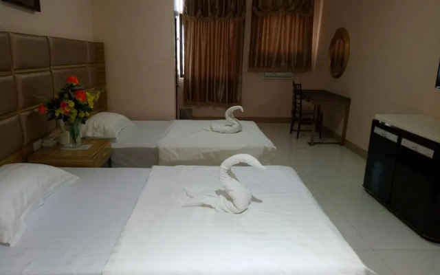 Meaco Royal Hotel - Taytay