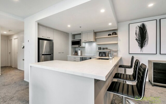 QV Sunny New Apt with Balcony -976