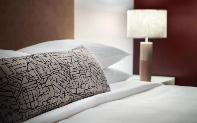 Omni Viking Lakes Hotel