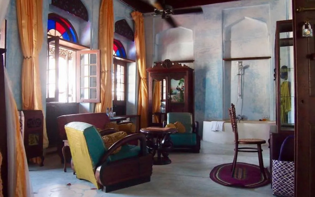 Emerson Spice Hotel