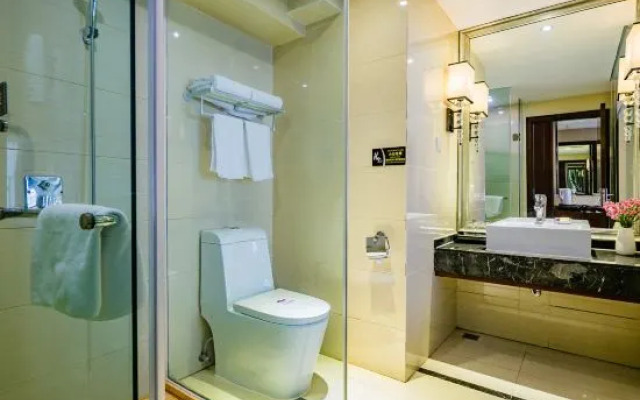 Vienna Classic Hotel (Kuanzhai Alley Luomashi Subway Station)