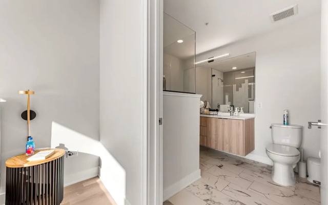 Prime Location 2BR Balcony Restful Night