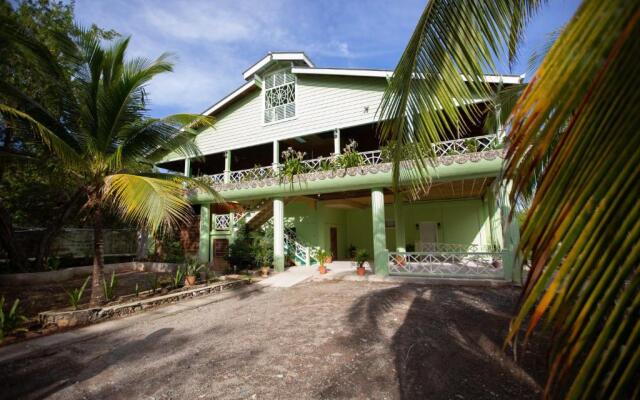 Sea Eye Hotel - Laguna Building