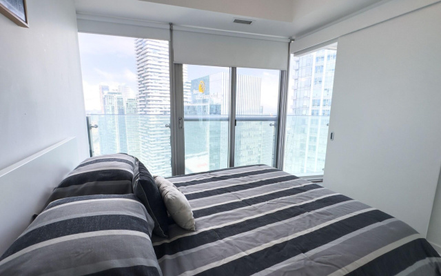 Luxury 2 Bedroom Lakeview