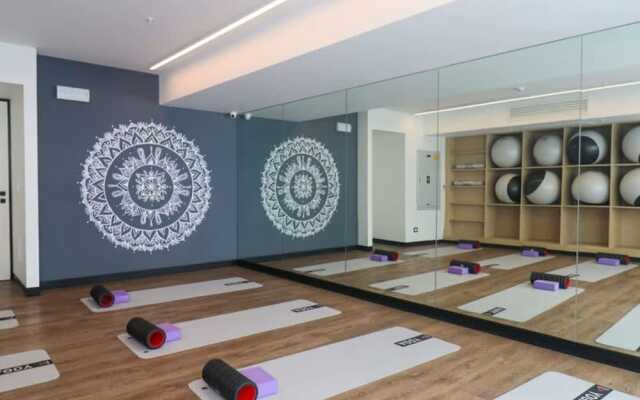 w Modern 1BR in Exclusive San Isidro