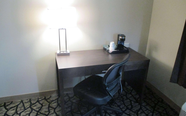Best Western Plus Lakeview Hotel