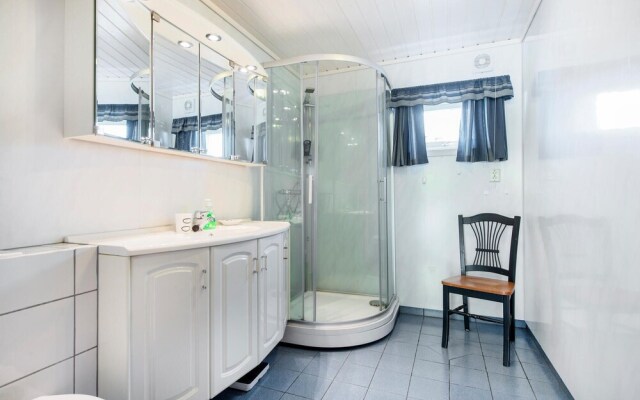Awesome Home in Strandebarm With 6 Bedrooms and Wifi