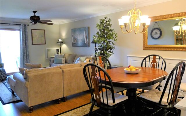 112 Chilton - 2 Bedroom Condo