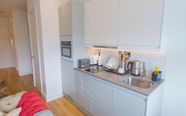 Captivating 1-bed Apartment in Slough With Kingbed