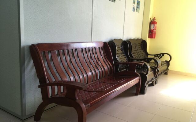 SPOT ON 89857 Azra Inn Rumah Tumpangan