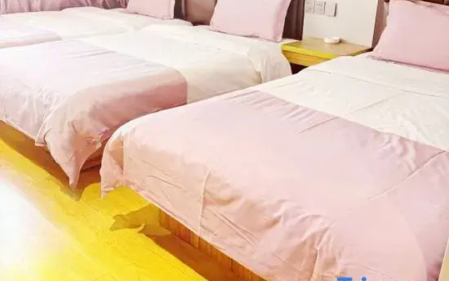 Zhongmu Wanbang Ruijing Hotel (Wanbang International Wholesale Market)