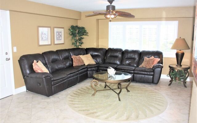 Jamaica Royale - 405 - 2 Br Condo