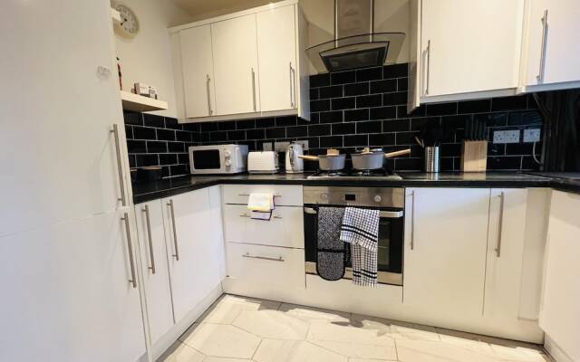 Charming 3-bed House in Levenshulme, Manchester