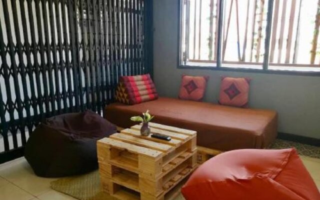 Lao Huk Bed and Cafe - Hostel
