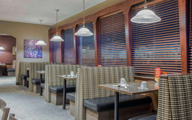 Days Inn & Conference Centre by Wyndham Camrose Norsemen