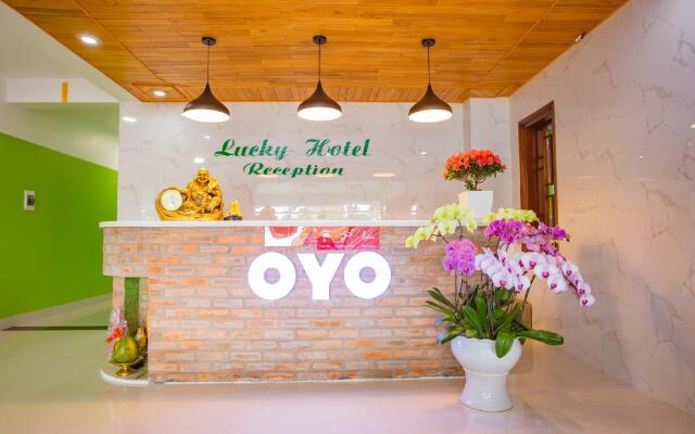 OYO 882 Lucky Hotel