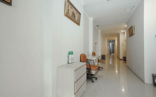 Reddoorz near Terminal Joyoboyo