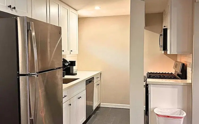 Modern 2 Bed Near Rice University