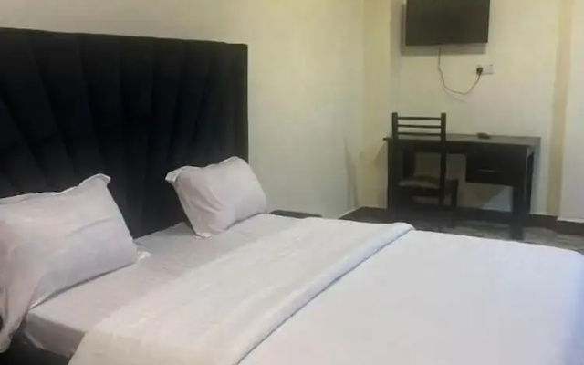 Royal Complex Hotel And Apartments